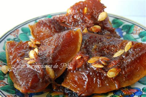 Dulce de calabaza frito servido en un plato
