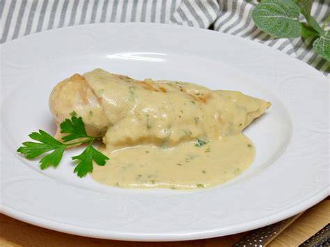 Pollo en salsa bechamel cremosa