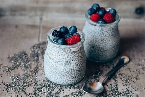 Pudín de avena, chía y psyllium con frutas y frutos secos