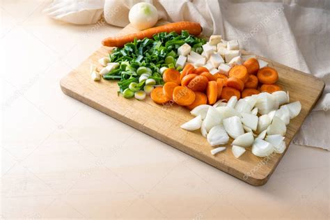 Verduras picadas para sofrito: cebolla, zanahoria, apio, ajo