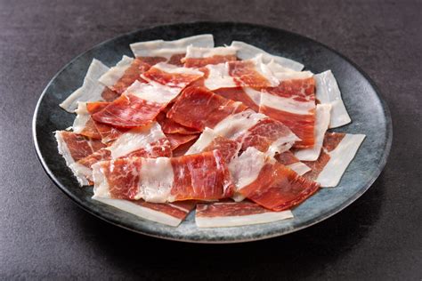 Lonchas de jamón Gran Reserva Morato en un plato
