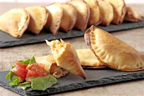 Variedad de empanadillas de atún