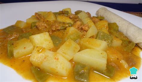 Longaniza con papas y nopales en salsa verde