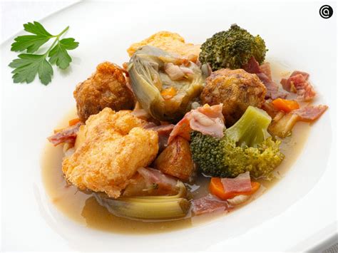 plato de verduras recién rebozadas y crujientes