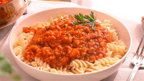 Plato de pasta a la boloñesa con soja texturizada