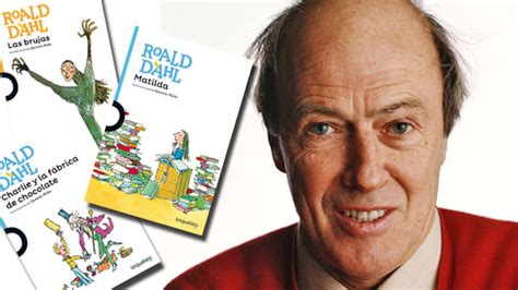 Roald Dahl en su estudio escribiendo