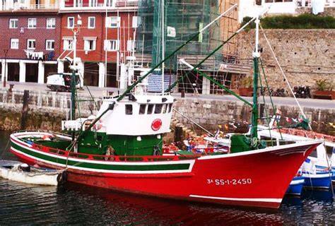 Barco de pesca tradicional del Cantábrico