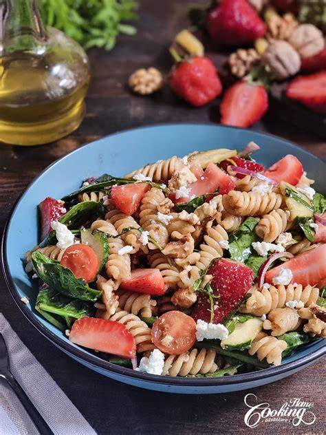 Ensalada de pasta con fresas