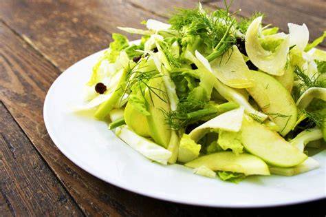 Ensalada de apio, hinojo y manzana