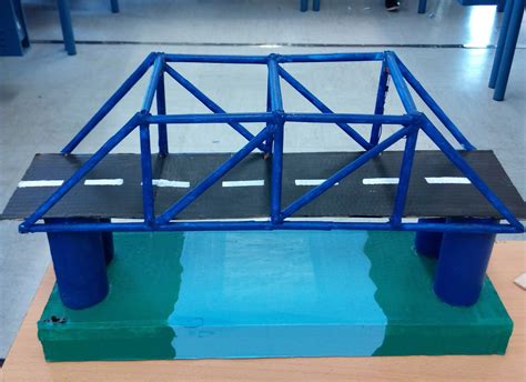 esquema de un puente construido con pasta seca para clase de tecnología