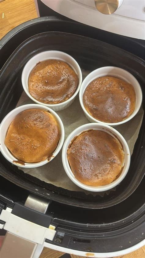 Freidora de aire con flaneras dentro