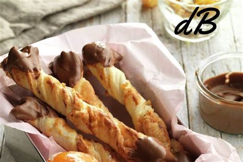 Untando crema de cacao en hojaldre
