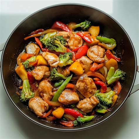 Wok con vegetales variados salteándose