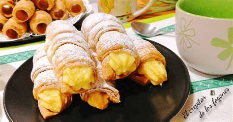 Cañas de hojaldre rellenas de crema pastelera y chocolate