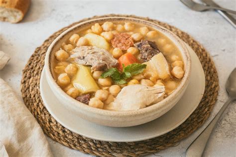 Ingredientes frescos para un puchero andaluz