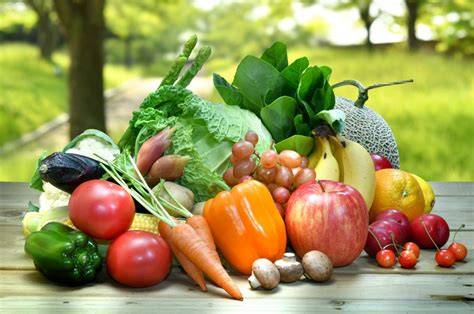 Variedad de vegetales y frutas aptos para caracoles