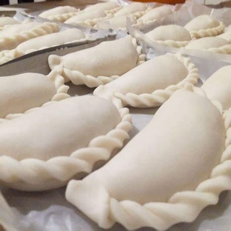 Empanadas crudas congeladas y listas para hornear