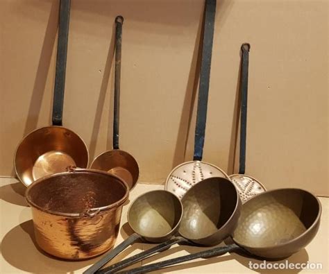 Antiguos calderos de bronce