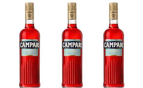 Botella de Campari y agua tónica