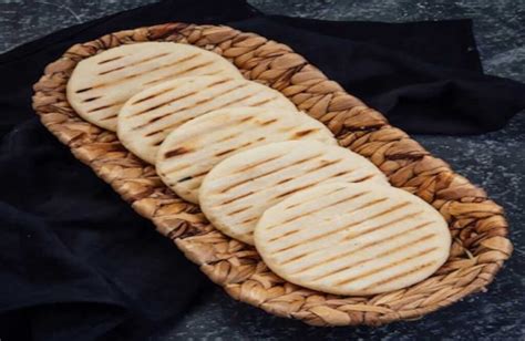 Arepa paisa con mantequilla