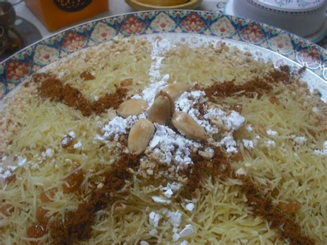 Seffa madfuna en una mesa festiva marroquí