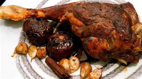 Pierna de cordero asada con especias