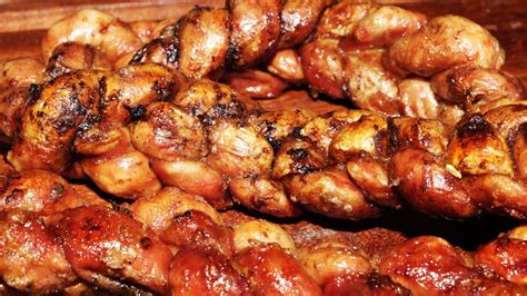 Chinchulines trenzados listos para cocinar