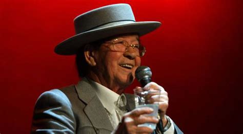Juanito Valderrama cantando