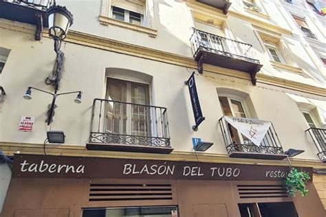 Fachada de Blasón del Tubo con su nombre