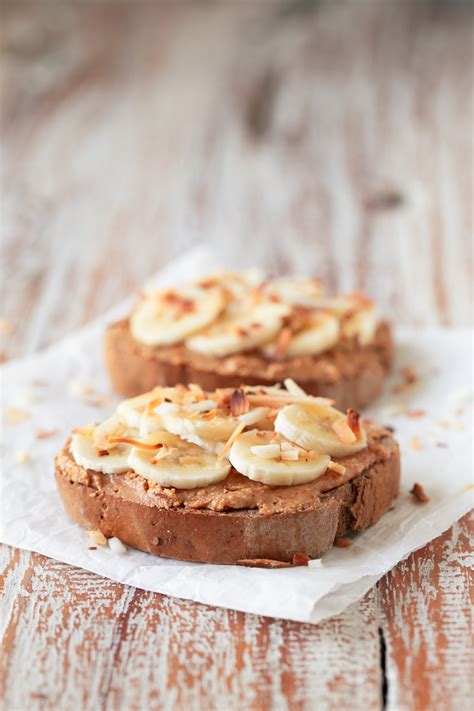 Tostadas de plátano y mantequilla de cacahuete