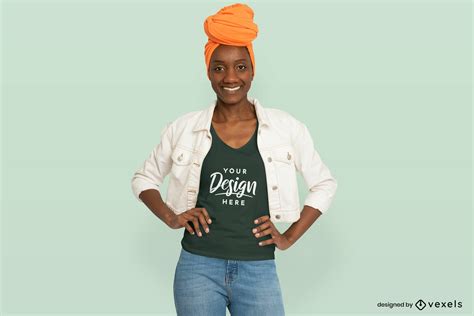 Mujer sonriendo con una camiseta de croquetas de Weloversize