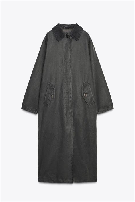Gabardina mostaza con cuello de pana y cinturón