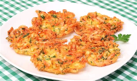 Esquema de la preparación de tortillitas de camarones paso a paso