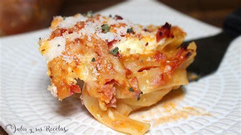 Nidos de pasta al horno con queso y jamón