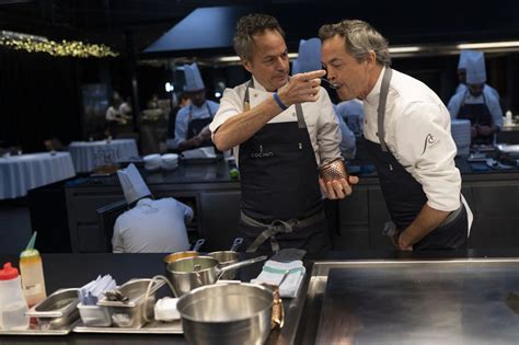 Hermanos Torres cocinando en su restaurante
