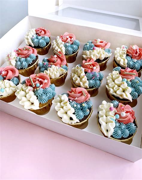 Ejemplos de tartas y cupcakes decorados con obleas personalizadas