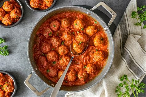 Albóndigas en salsa de tomate tradicional