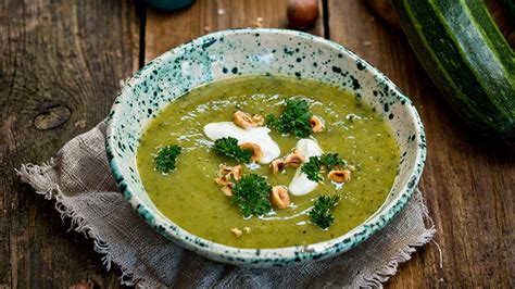 Crema de calabacín con patatas y queso