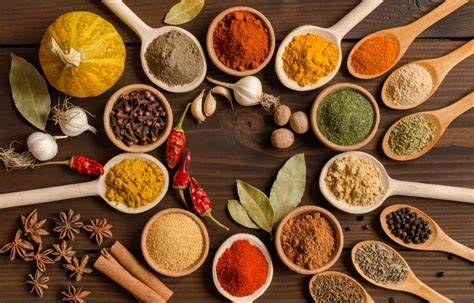 Variedad de especias utilizadas en las mezclas de curry