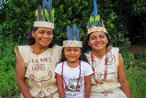 Pobladores nativos de Madre de Dios en festival cultural