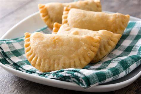 Técnica de corte y sellado de empanadas de hojaldre