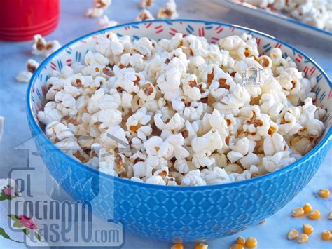 Bol de palomitas saladas listas para disfrutar