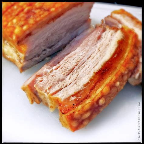 Panceta de cerdo condimentada antes de hornear