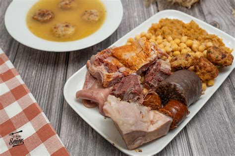 Plato de cocido lebaniego servido en tres vuelcos