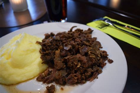 Plato tradicional de reno en Finlandia: Poronkäristys