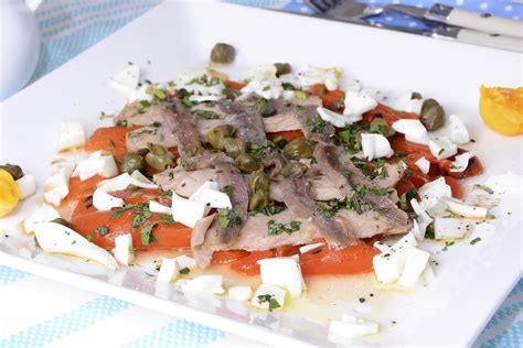 Atún a la plancha con ensalada de pimientos