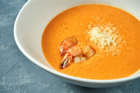 Crema de langostinos con palomitas de maíz