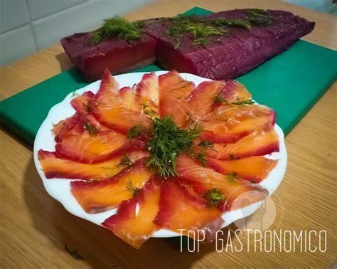 Salmón marinado con remolacha