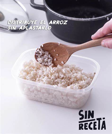 Arroz cocido en tupper hermético en nevera