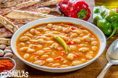 Plato de pochas a la navarra con piparras